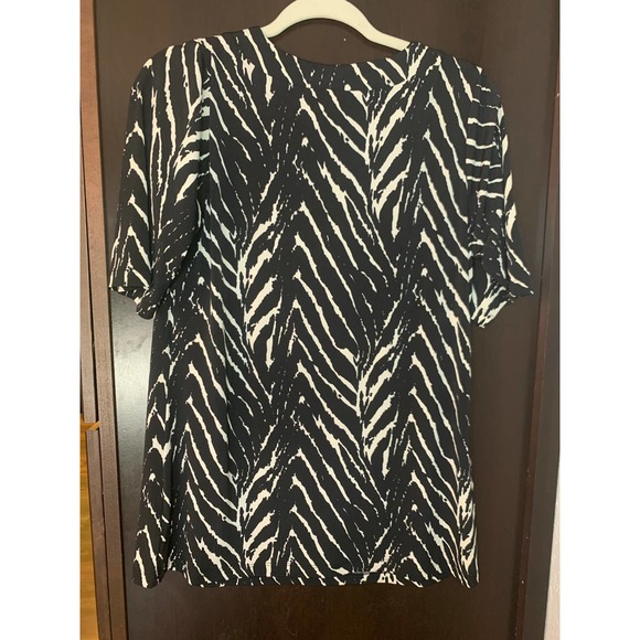 Susan Graver Women's Short Sleeve Blouse -S - Picture 2 of 3